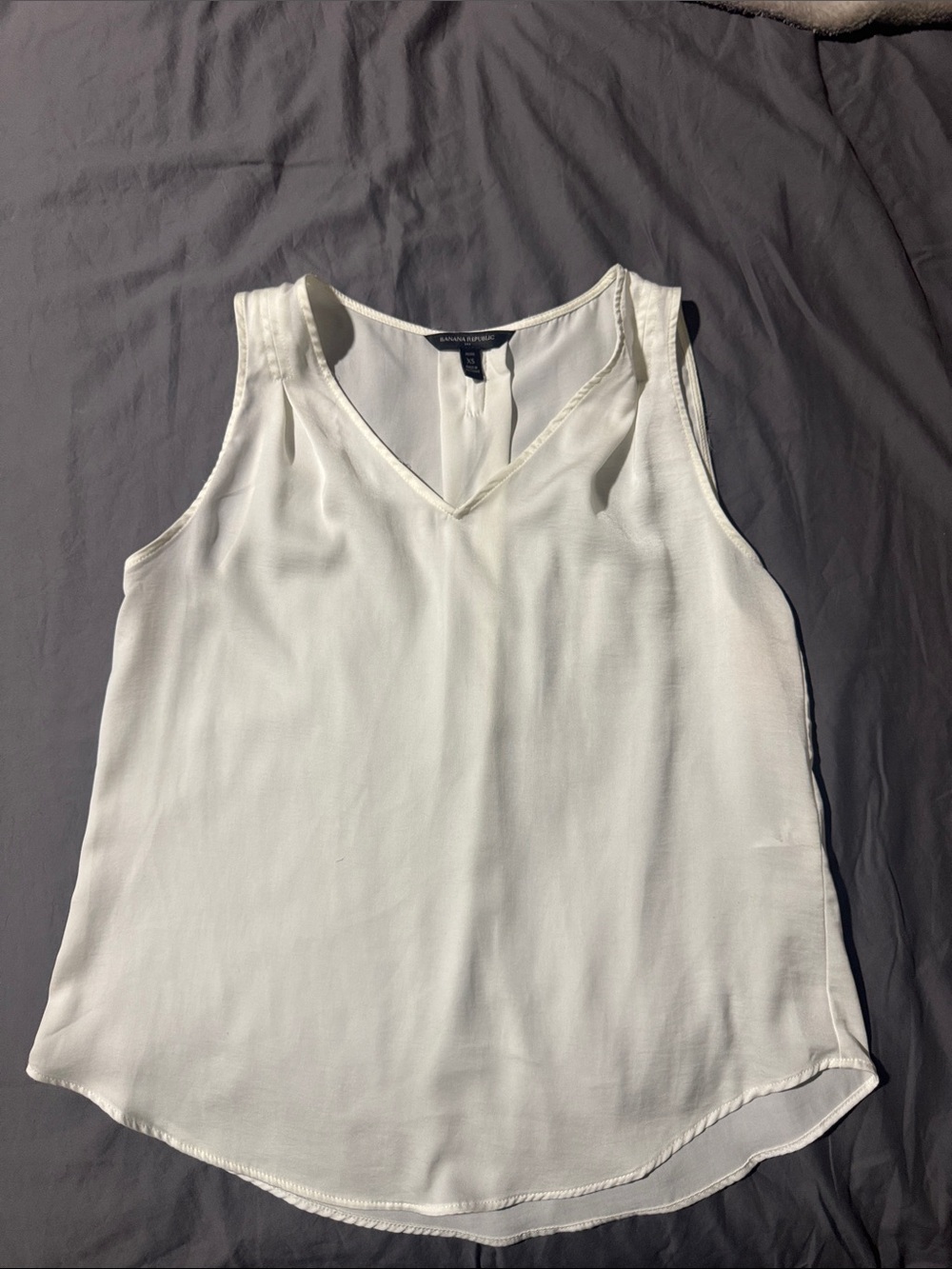 Banana Republic V-Neck Sleeveless Silk-Look Camisole